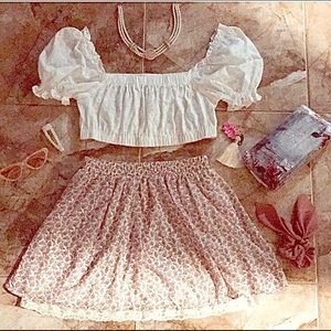 Forever 21 Floral Dainty lined skirt/ Lace Exposed